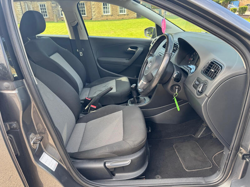 VOLKSWAGEN POLO